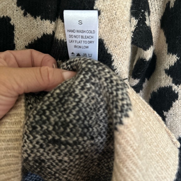 Adora | Sweater Womens | Sz Small | Leopard Print | Fall - Picture 5 of 5